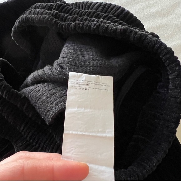 MM6 Margiela Cropped Sweatpants in Black - Picture 14 of 14